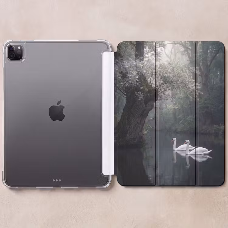 iPad-Hülle - Schwäne - Fluss - Wald — 6