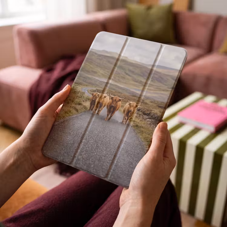 iPad-Hülle - Schottische Highlander - Straße - Landschaft - Herde — 4