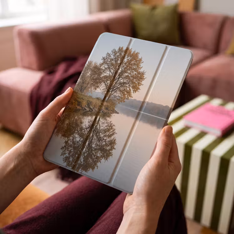 iPad-Hülle - Bäume - Reflexion - Wasser - Sonnenaufgang - Gelassenheit — 4