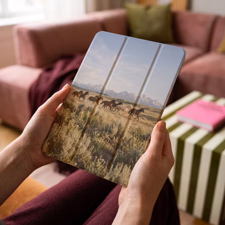 iPad-Hülle - Pferde - Herde - Berge - Freiheit - Wildnis — 4