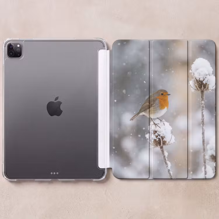 iPad-Hülle - Rotkehlchen - Getrocknete Blume - Schnee - Winter - Lieblich — 6
