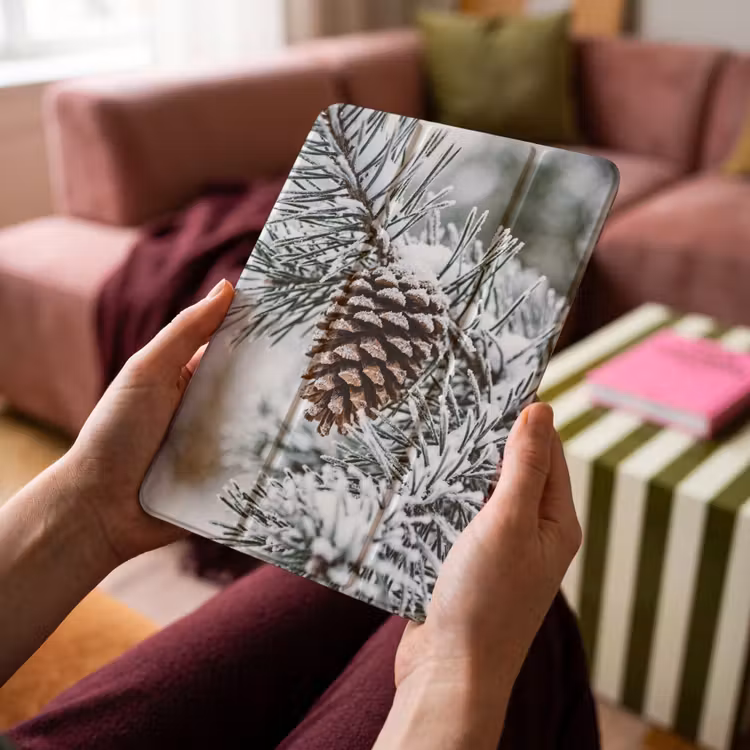 iPad-Hülle - Tannenzapfen - Zweig - Schnee - Winter - Atmosphärisch — 4