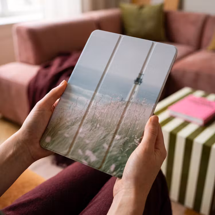 iPad-Hülle - Leuchtturm - Klippe - Meer - Blumen — 4