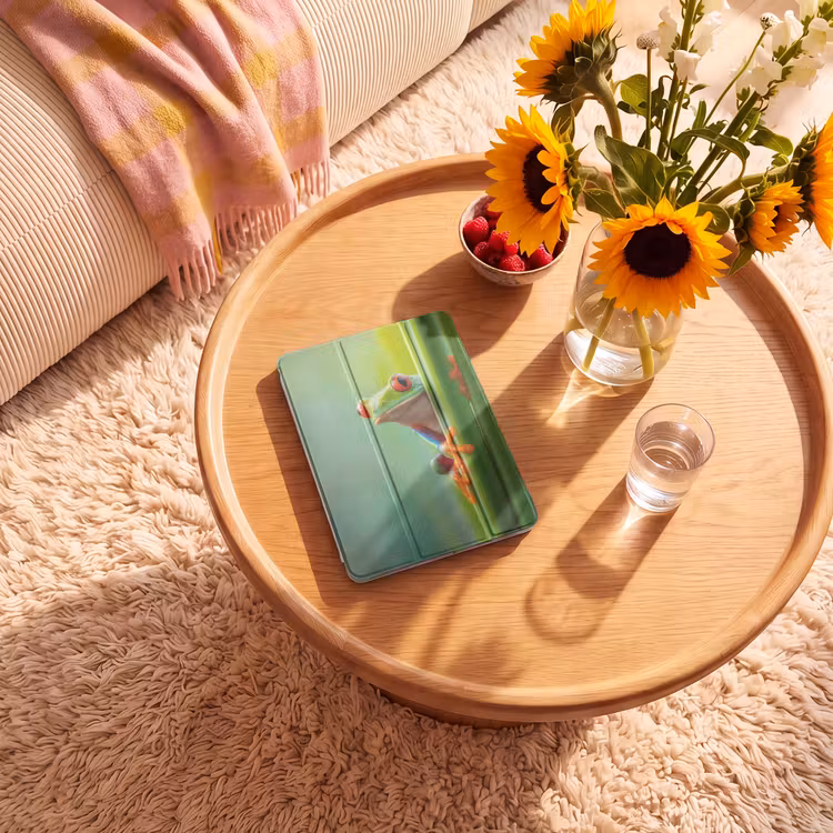 iPad-Hülle - Grüner Frosch - Neugierig - Gras — 2