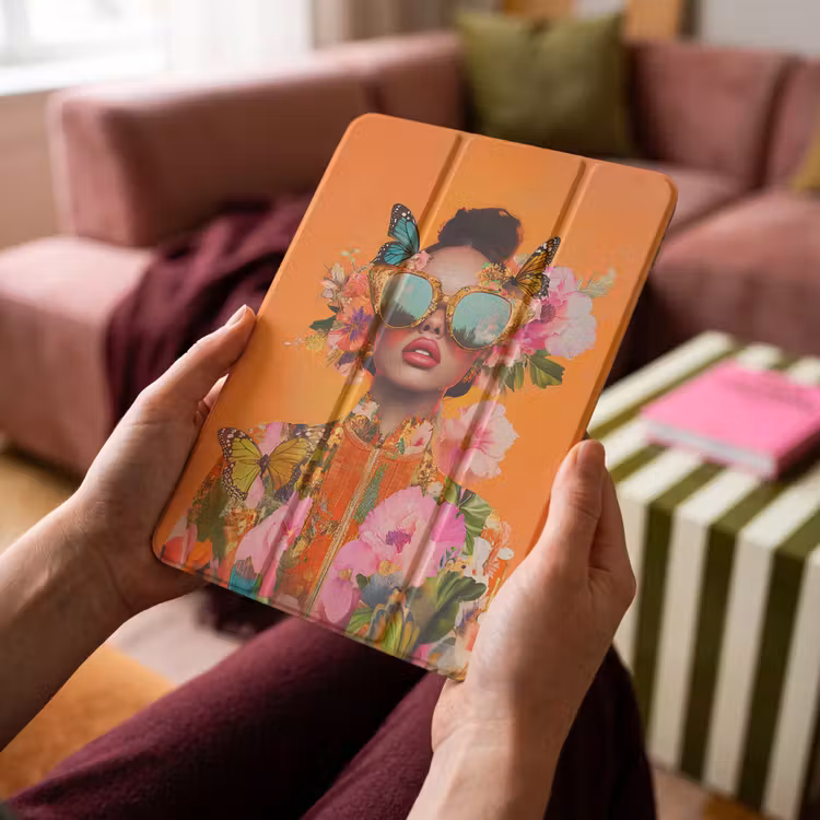 iPad-Hülle - Schmetterlinge - Frau - Sonnenbrille - Bunt — 4