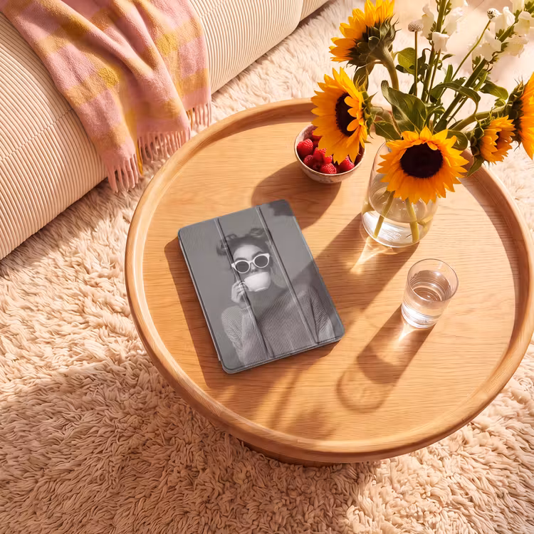iPad-Hülle - Frau - Kaffee - Schwarz - Weiß — 2
