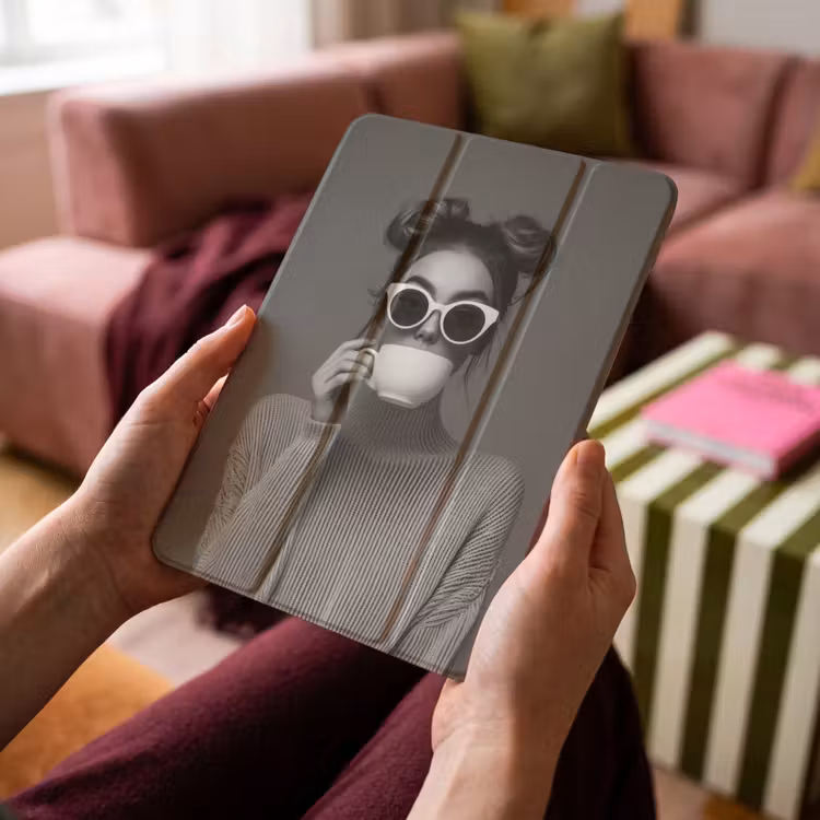 iPad-Hülle - Frau - Kaffee - Schwarz - Weiß — 4
