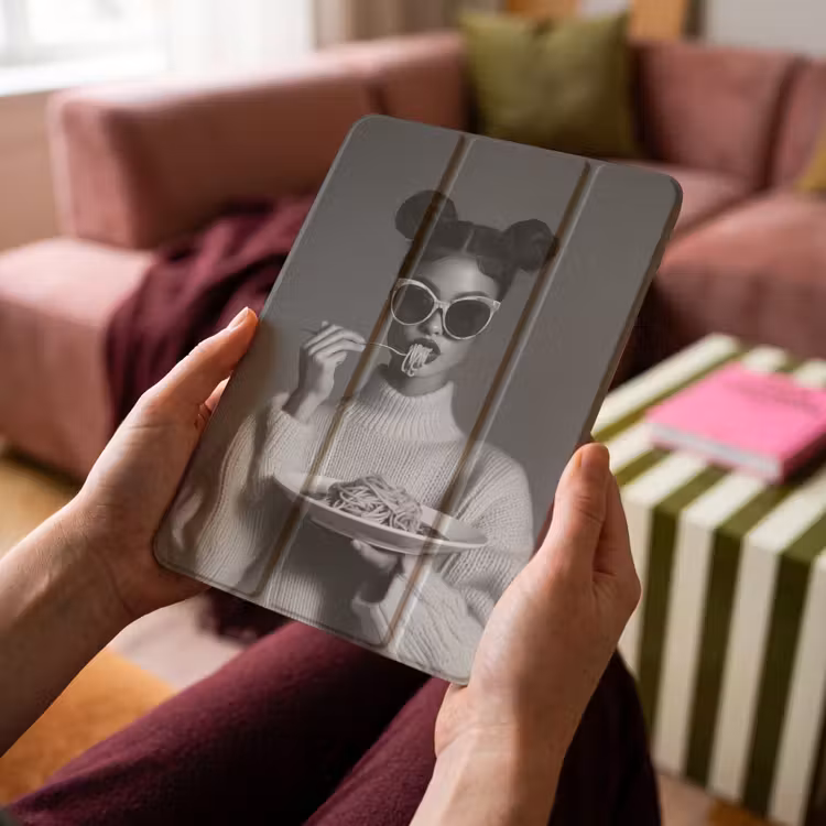 iPad-Hülle - Frau - Nudeln - Sonnenbrille — 4