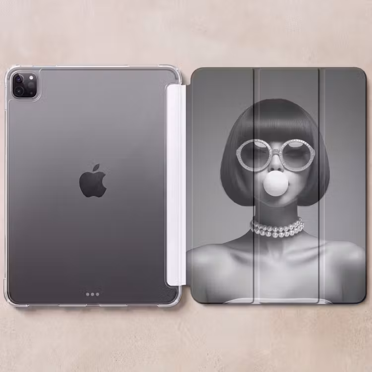 iPad-Hülle - Frau - Schwarz und weiß - Halskette - Sonnenbrille — 6