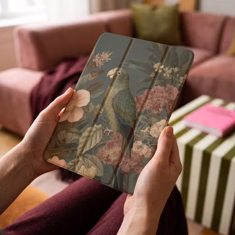 iPad-Hülle - Grüner Papagei - Bunte Blumen - Dunkler Hintergrund — 4