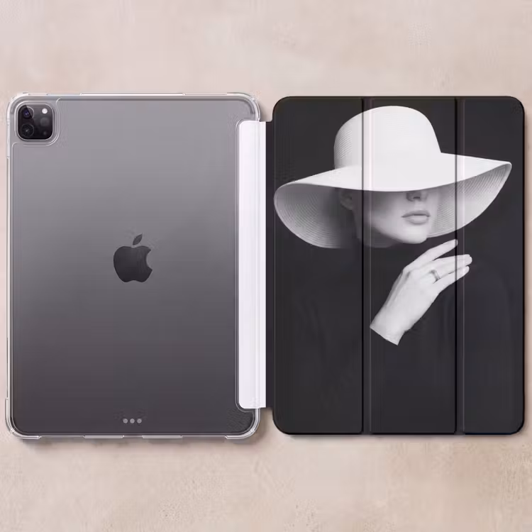 iPad-Hülle - Frau - Hut - Hand - Schwarz - Weiß - Klassisch — 6