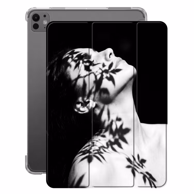 iPad-Hülle - Gesicht - Schatten - Laub - Schwarz - Weiß - Intim — 1