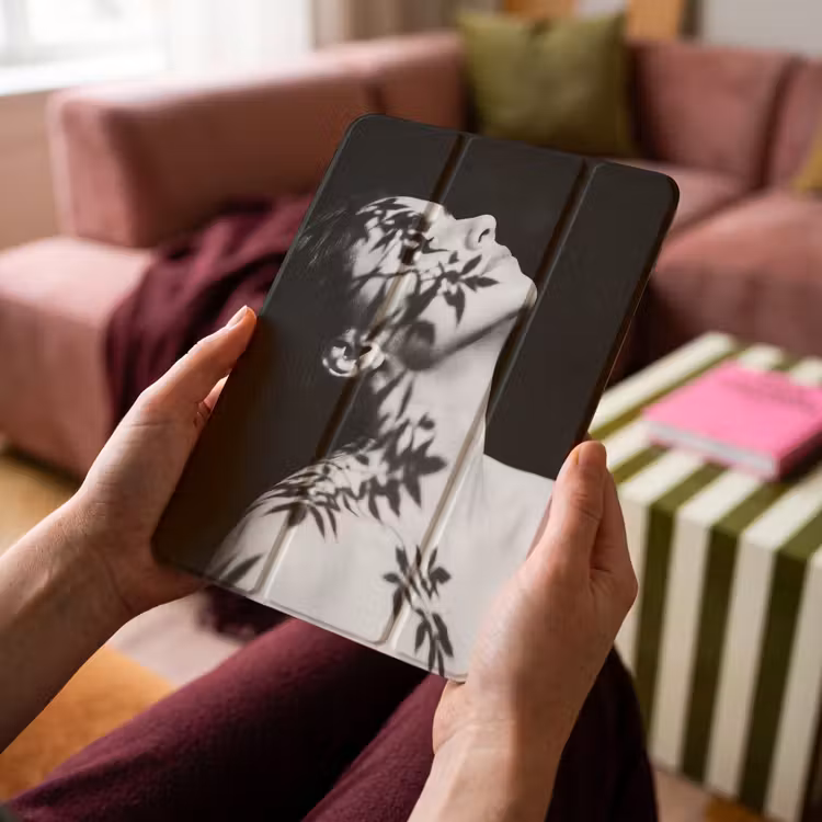 iPad-Hülle - Gesicht - Schatten - Laub - Schwarz - Weiß - Intim — 4
