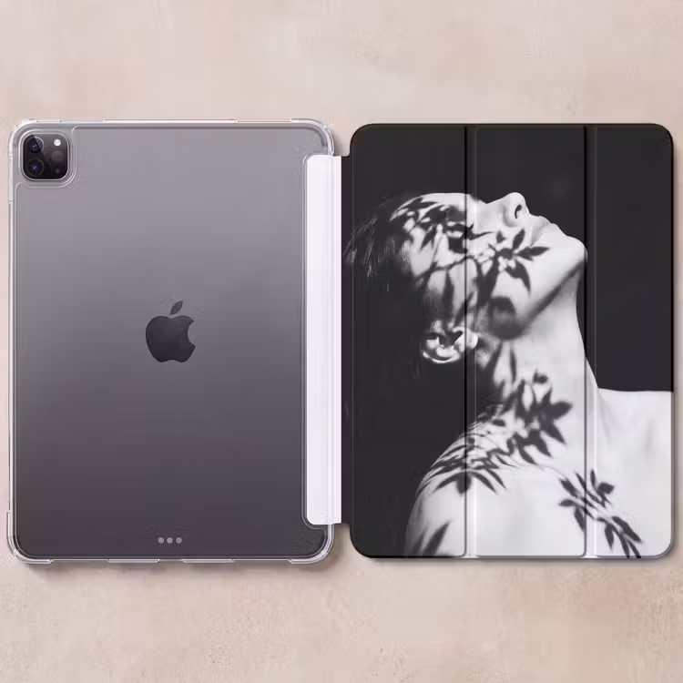 iPad-Hülle - Gesicht - Schatten - Laub - Schwarz - Weiß - Intim — 6