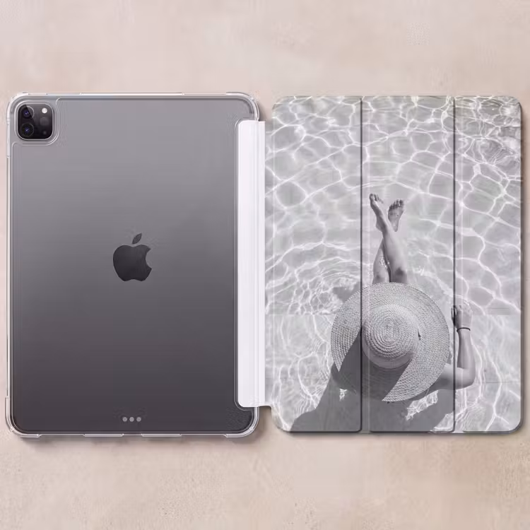 iPad-Hülle - Pool - Hut - Wasser - Schwarz - Weiß - Sommerlich — 6
