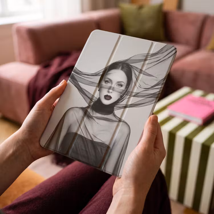 iPad-Hülle - Frau - Schleier - Porträt - Schwarz - Weiß - Elegant — 4
