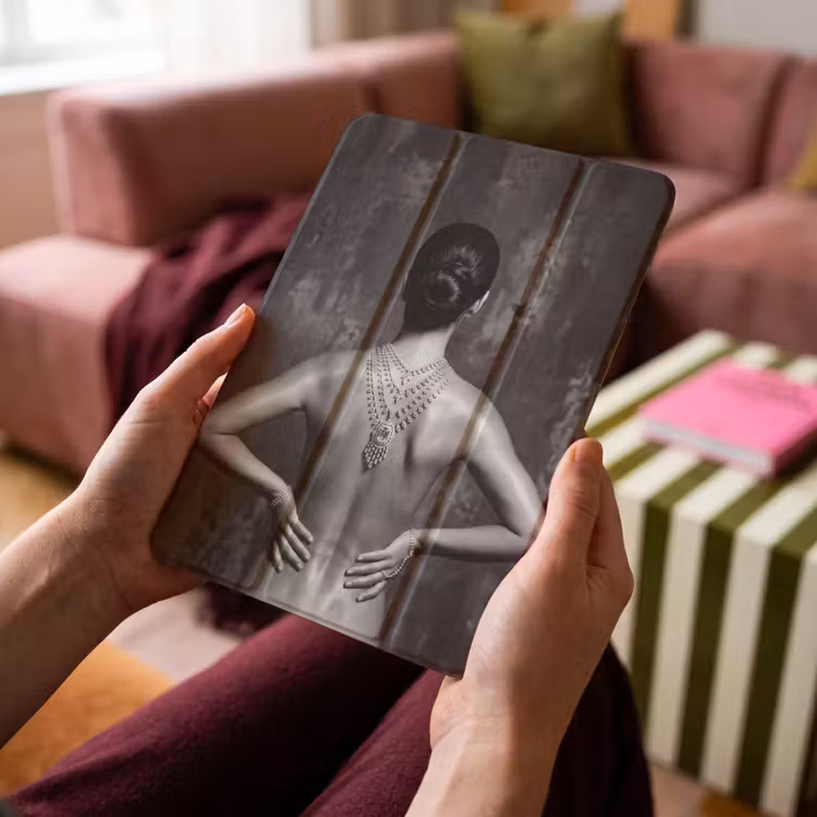 iPad-Hülle - Rücken - Kette - Porträt - Schwarz - Weiß - Glamour — 4