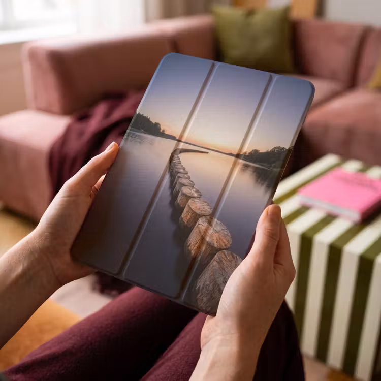 iPad-Hülle - Holz - Pfähle - Wasser — 4