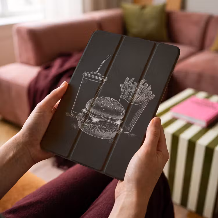 iPad-Hülle - Hamburger - Pommes Frites - Softdrink - Kreidezeichnung — 4