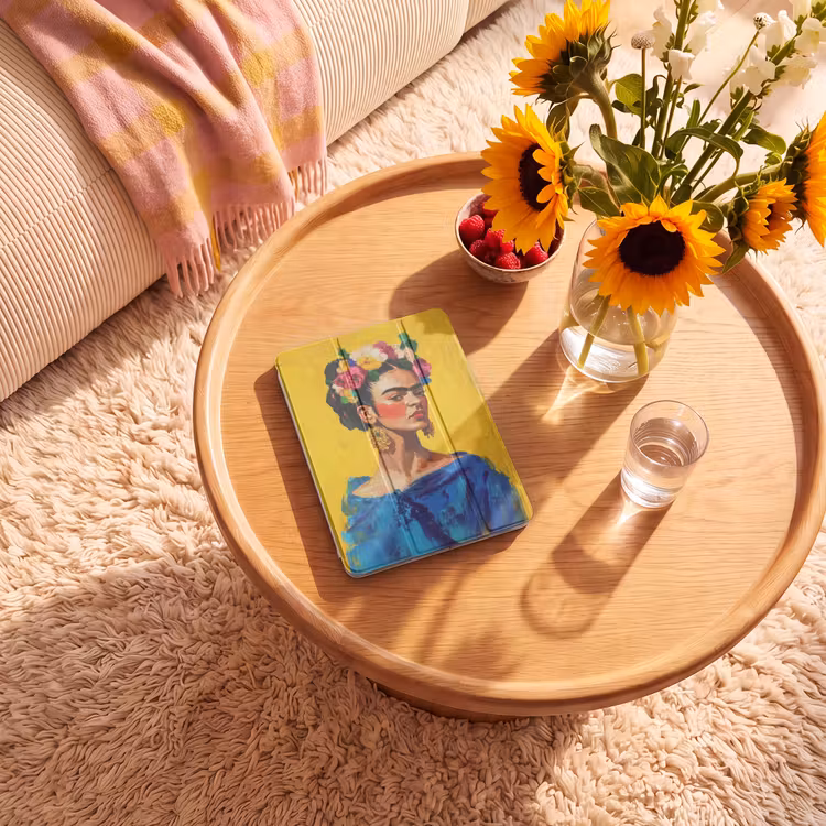 iPad-Hülle - Frida Kahlo - Frau - Gelb - Blau - Blumen — 2