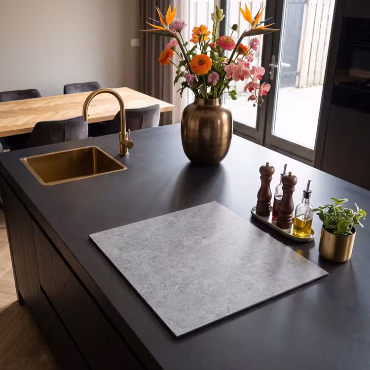 Herdabdeckplatte - Beton - Schiefer - Grau - Struktur aus Beton — 5