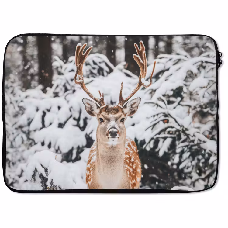 Laptop hülle - Hirsche - Schnee - Winter - Wald - Tiere — 1