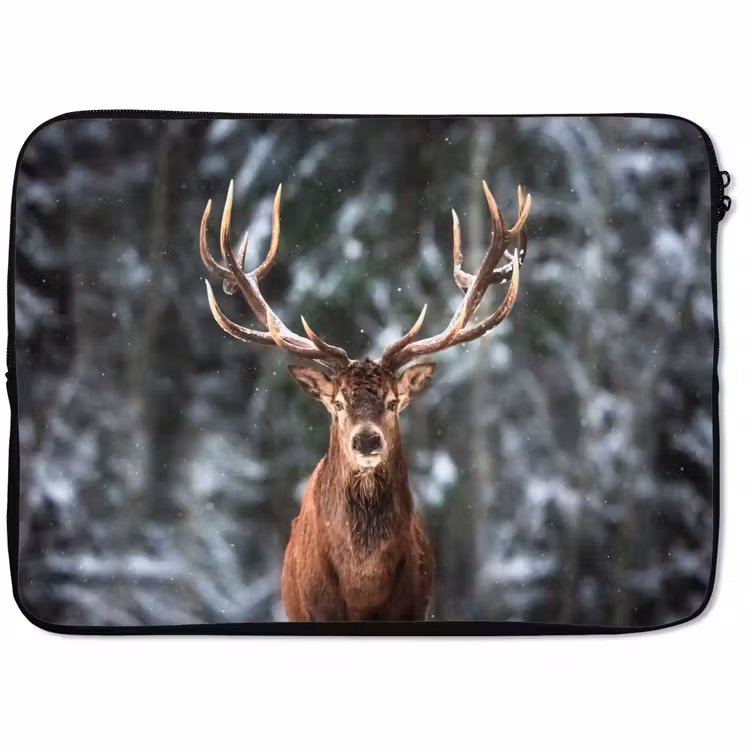Laptop hülle - Rotwild - Winter - Schnee - Wald - Natur - Tier — 1