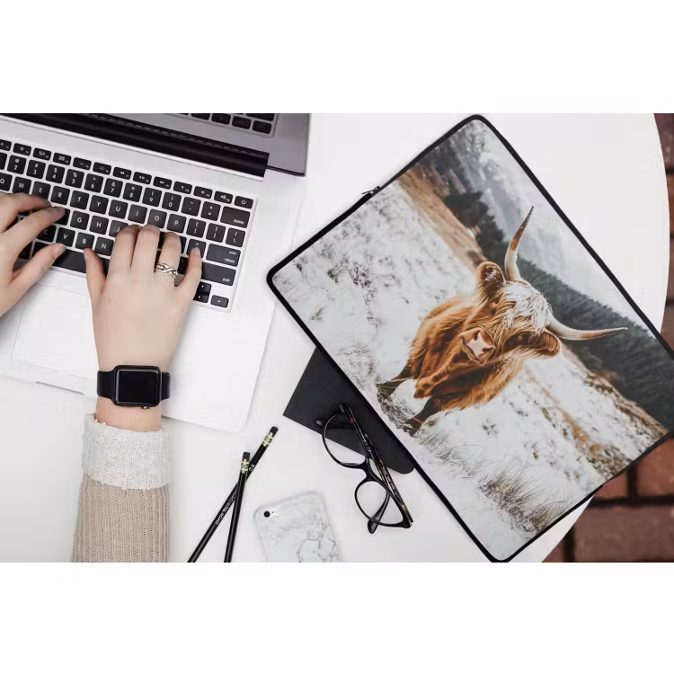Laptop hülle - Schottische Highlander - Landschaft - Schnee - Berge - Winter — 3