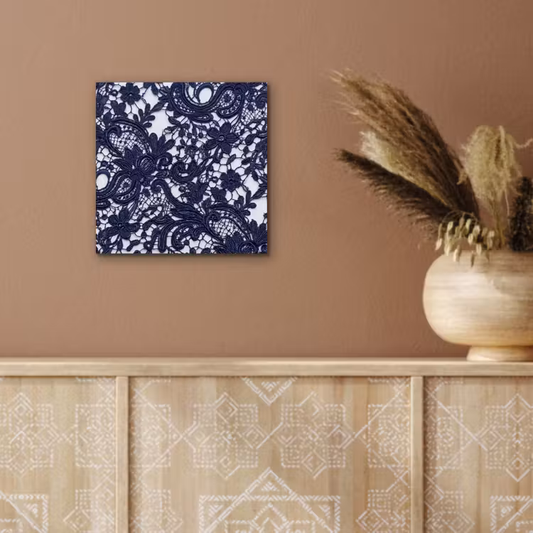 Alu-Dibond-Bild - Dunkelblaue Spitze – Blumen — 5