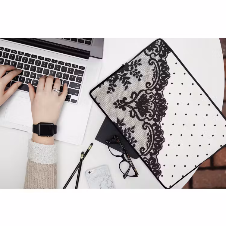 Laptop hülle - Schwarze Spitze – Blumen — 3