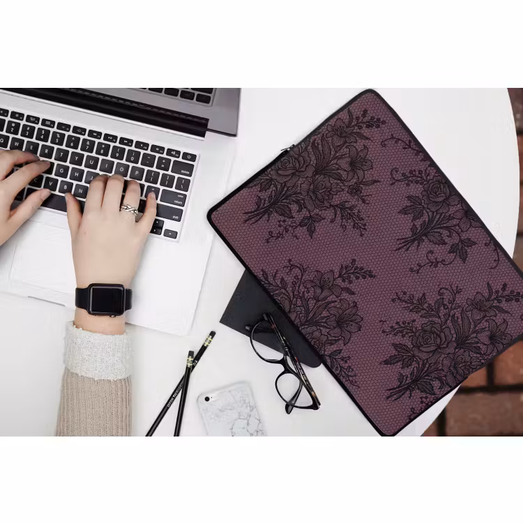 Laptop hülle - Spitzenmuster – Blumen – Lila — 3