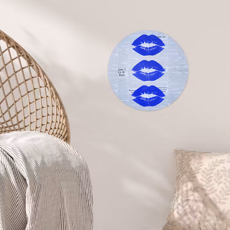Runde Tapete - Zeitung „Blaue Lippen“ — 5