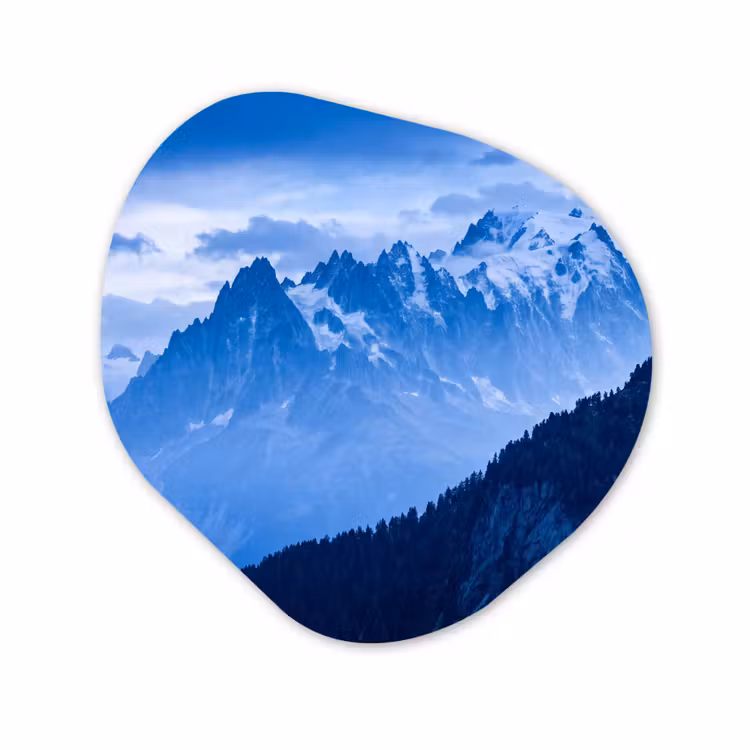 Glasbild Organische Form - Berge – Schnee – Blau — 1