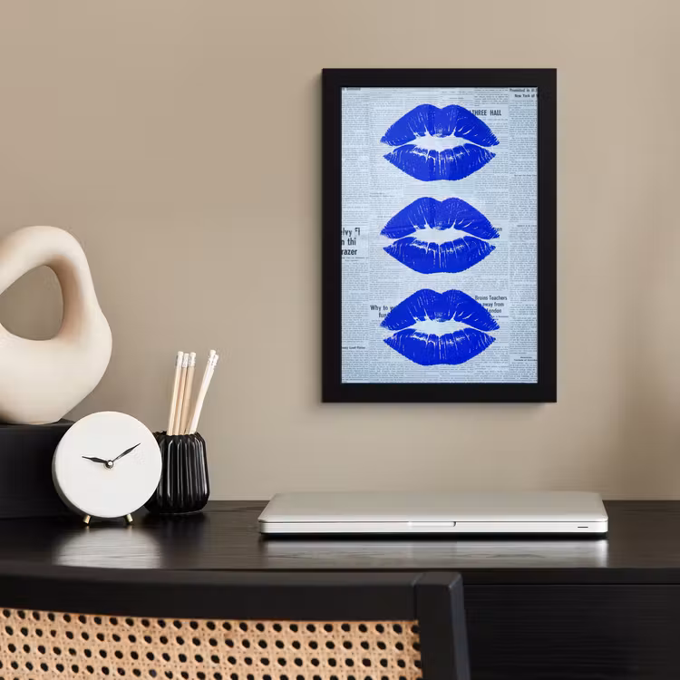 Bilder mit Rahmen - Zeitung „Blaue Lippen“ — 2
