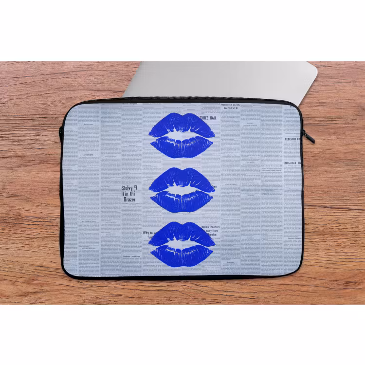 Laptop hülle - Zeitung „Blaue Lippen“ — 2