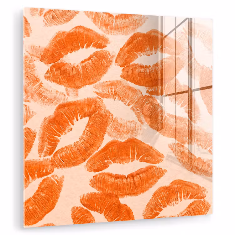 Glasbild - Orangefarbene Kussabdrücke – Liebe — 1