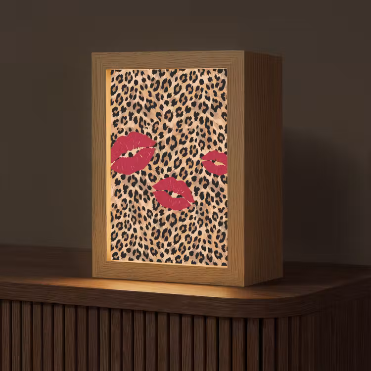 Personalisierte Lightbox - Kussabdruck – Tiermuster – Rot — 1