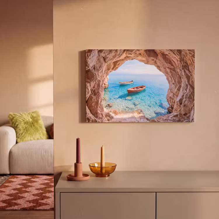 Leinwandbild - Höhle – Meer – Boote — 2