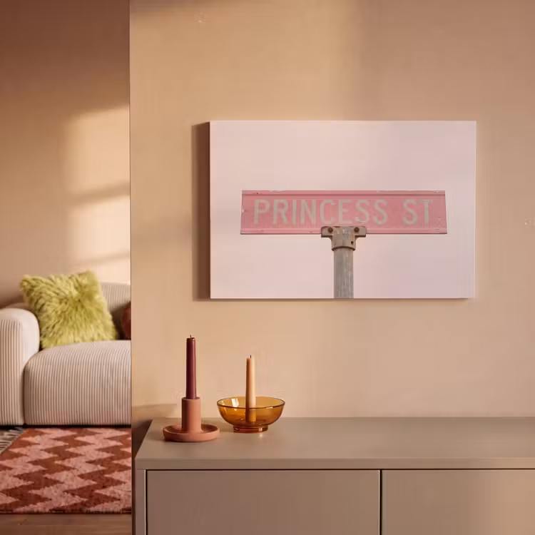 Leinwandbild - Rosa Straßenschild – Stadt — 2