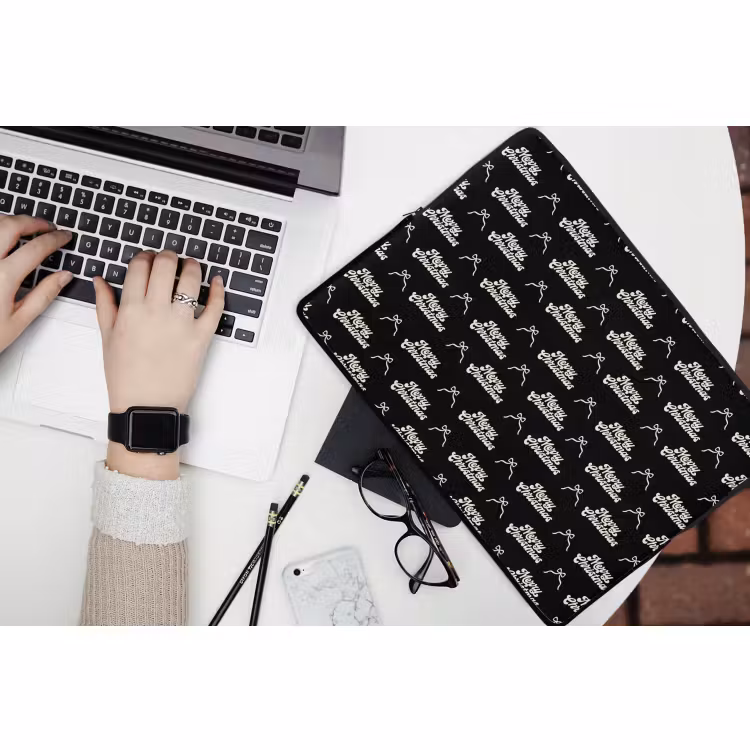 Laptop hülle - Text – Schwarz – Weiß – Schleife — 3