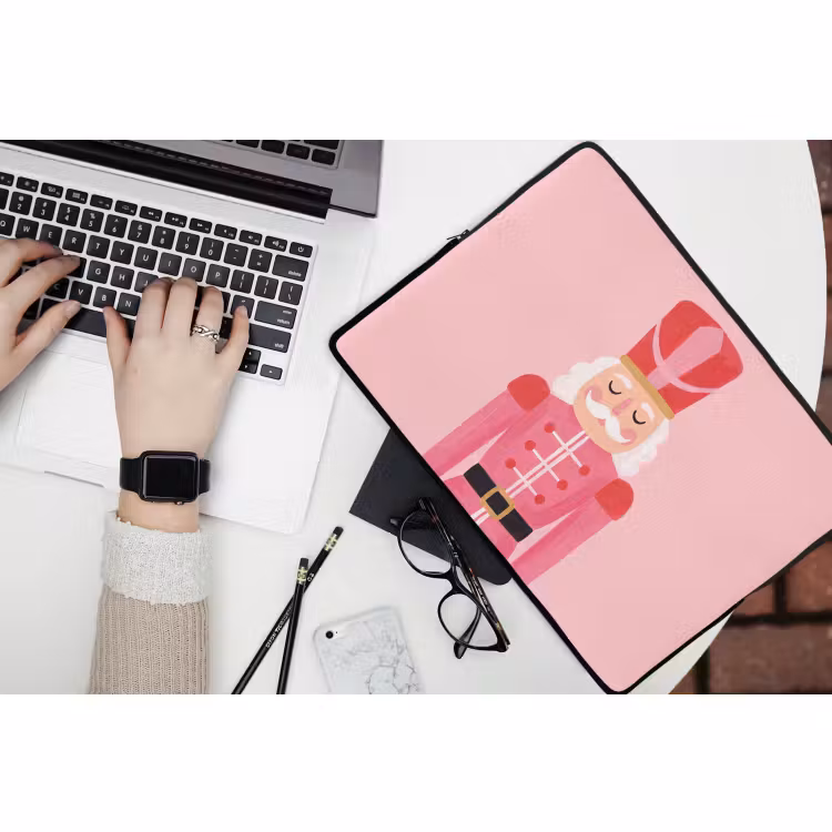 Laptop hülle - Nussknacker – rosa Illustration — 3