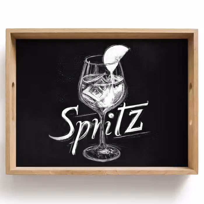 Tablett - Glasschorle - Kreidebuchstaben - Eiswürfel - Zitrone