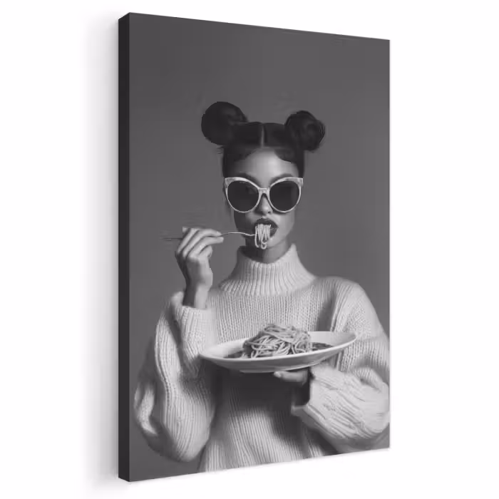 Leinwandbild - Frau - Nudeln - Sonnenbrille