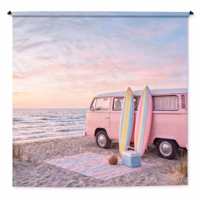 Wandteppich - Kleinbus – Strand – Surfbrett – Sommer – Rosa
